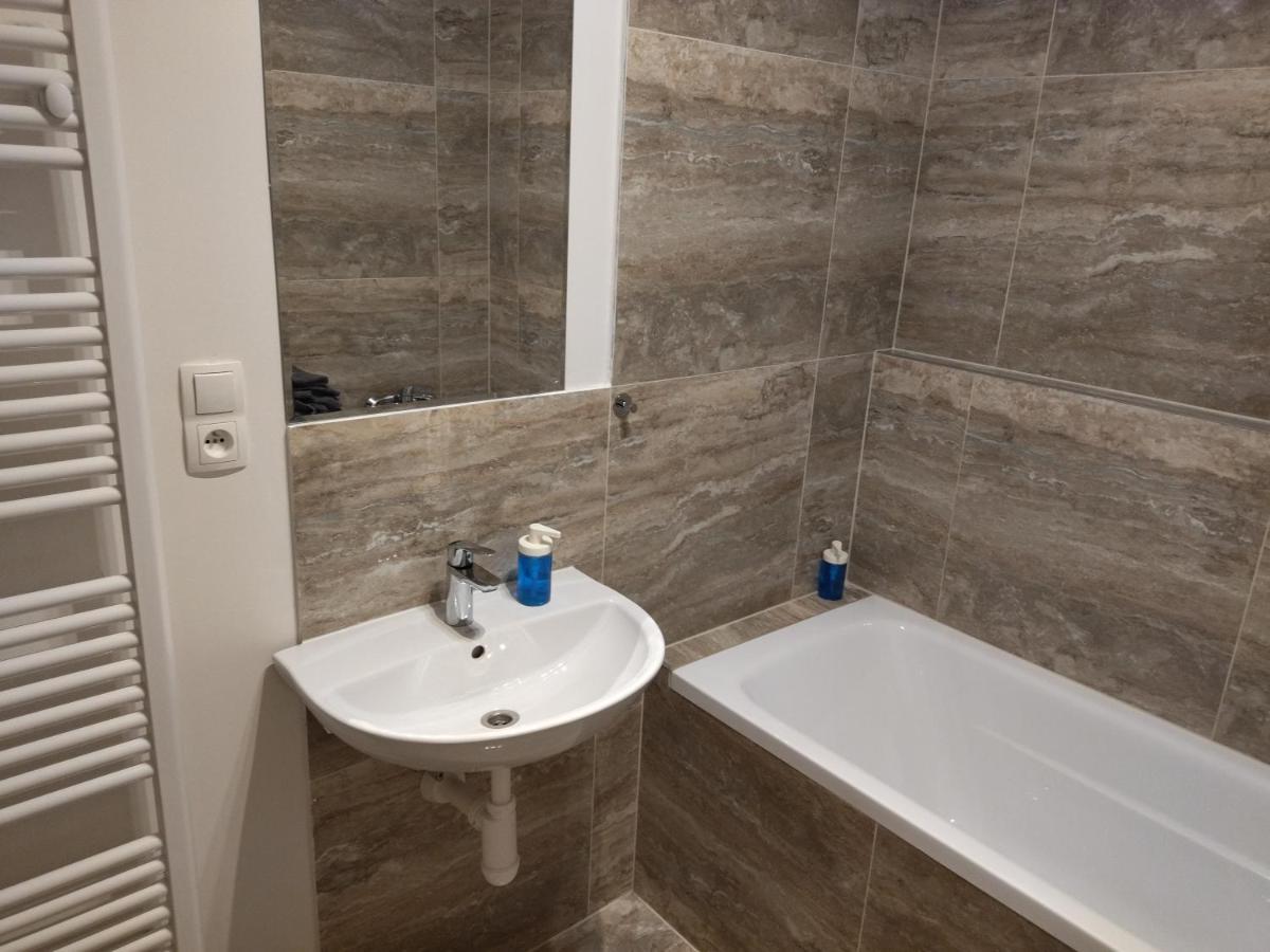 Brand New One Bedroom Apartment #54 In Brand New Building With Free Parking Praga Zewnętrze zdjęcie
